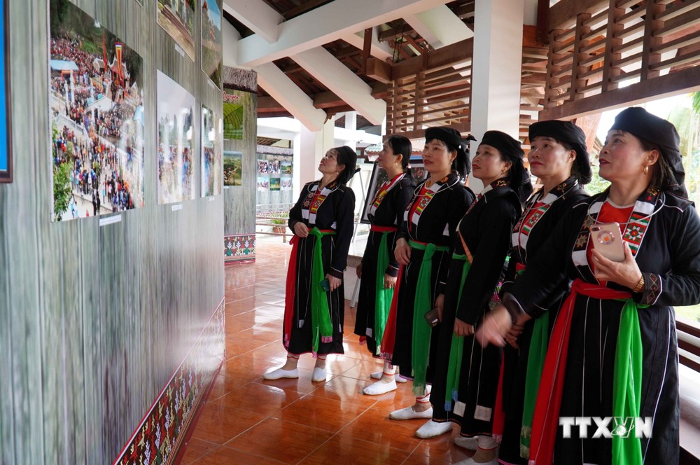 Giới thiệu gần 100 hiện vật, hình ảnh tại Triển lãm “Sắc màu văn hóa Thái Nguyên”