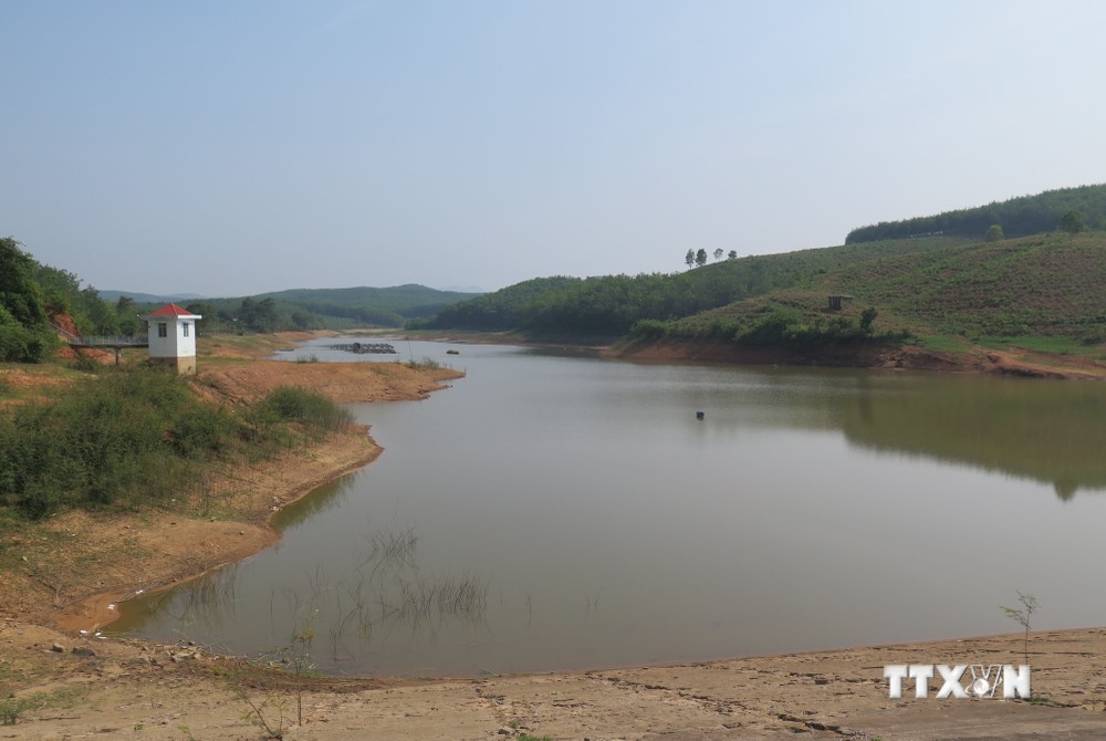 Hồ chứa Đăk Chà Mòn 1 là một trong những hồ chứa cần sửa chữa đập ngăn dòng. Ảnh: Dư Toán – TTXVN