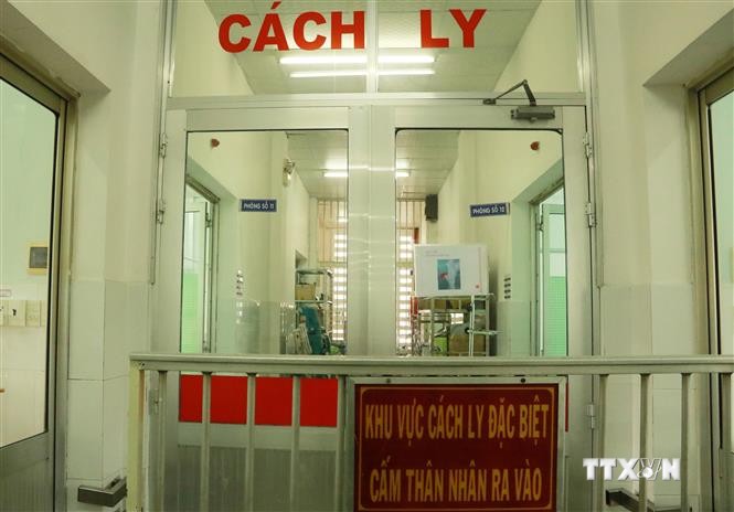 Khu vực cách ly, điều trị bệnh nhân COVID-19 tại Khoa Bệnh Nhiệt đới, Bệnh viện Chợ Rẫy Thành phố Hồ Chí Minh. Ảnh: Đinh Hằng - TTXVN