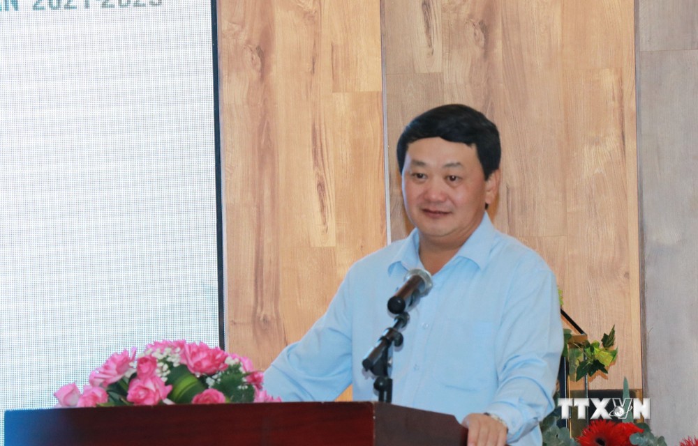 Bộ trưởng, Chủ nhiệm Ủy ban Dân tộc Hầu A Lềnh phát biểu tại hội nghị. Ảnh: Đặng Tuấn – TTXVN