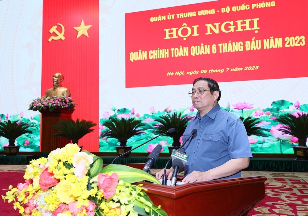 Thủ tướng Phạm Minh Chính phát biểu chỉ đạo tại Hội nghị Quân chính toàn quân 6 tháng đầu năm 2023. Ảnh: Dương Giang-TTXVN