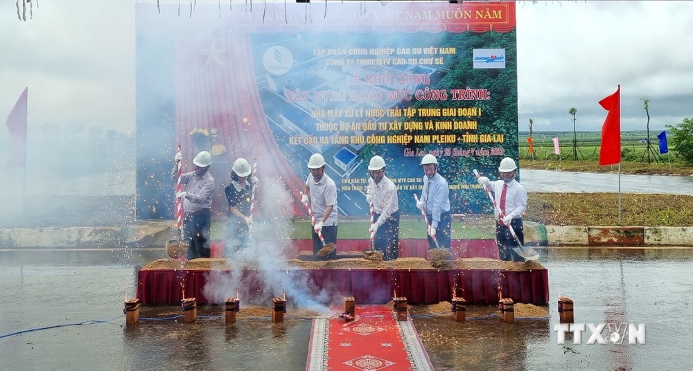Lễ Khởi công Dự án xử lý nước thải tập trung khu công nghiệp Nam Pleiku, tỉnh Gia Lai. Ảnh: TTXVN phát