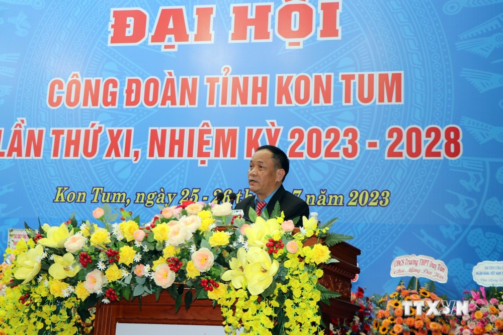 Đồng chí Rơ Chăm Long tái đắc cử Chủ tịch Liên đoàn Lao động tỉnh Kon Tum nhiệm kỳ 2023-2028. Ảnh: Khoa Chương - TTXVN