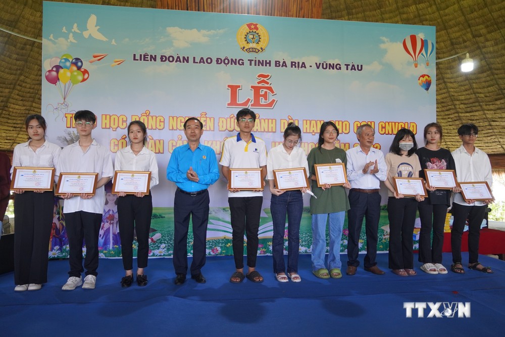 Trao học bổng Nguyễn Đức Cảnh tặng con người lao động có hoàn cảnh khó khăn ở tỉnh Bà Rịa - Vũng Tàu
