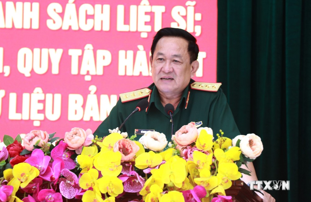 Thượng tướng Võ Minh Lương, Thứ trưởng Bộ Quốc phòng, Phó Trưởng Ban Chỉ đạo Quốc gia về tìm kiếm quy tập và xác định danh tính hài cốt liệt sĩ (515) phát biểu tại Hội nghị. Ảnh: Phan Sáu - TTXVN