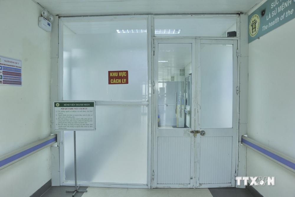 Khu vực điều trị nội trú cho bệnh nhân COVID-19 tại bệnh viện Thanh Nhàn. Ảnh: TTXVN phát