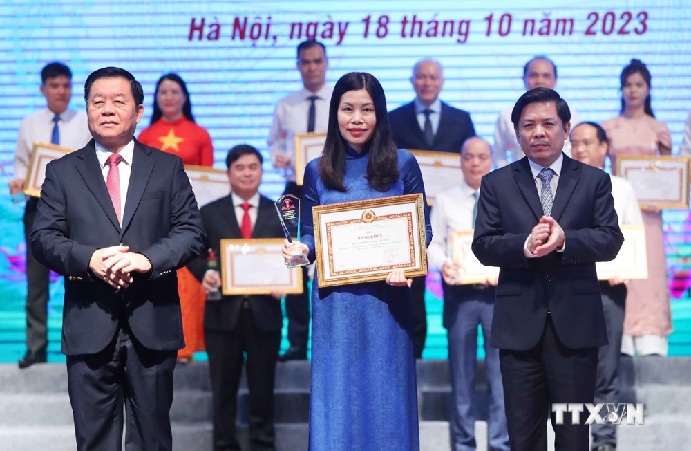 Thông tấn xã Việt Nam giành 3 giải tại Cuộc thi chính luận về bảo vệ nền tảng tư tưởng của Đảng năm 2023