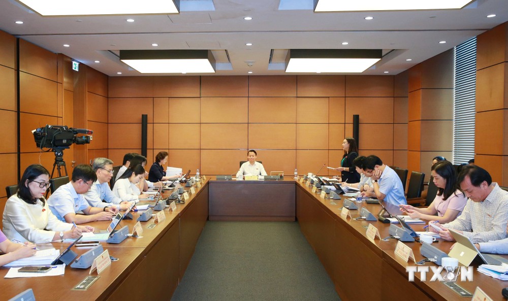 Đoàn đại biểu Quốc hội các tỉnh Yên Bái, Hoà Bình, Bình Phước, Bình Thuận thảo luận ở tổ. Ảnh: Phương Hoa - TTXVN