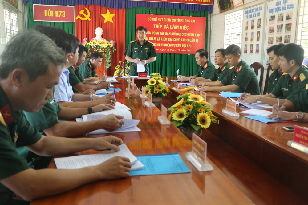 Đoàn Quân khu 7 kiểm tra công tác chuẩn bị sang Campuchia làm nhiệm vụ tìm kiếm, quy tập hài cốt liệt sĩ đợt 1, giai đoạn XXIII (mùa khô 2023 - 2024). Ảnh: Thanh Bình – TTXVN