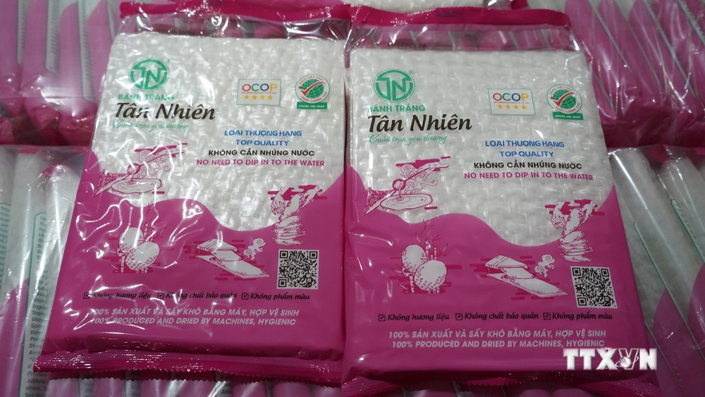 Sản phẩm bánh tráng Tân Nhiên của Công ty TNHH Tân Nhiên được UBND tỉnh Tây Ninh cấp chứng nhận sản phẩm đạt hạng 5 sao chương trình Mỗi xã một sản phẩm (OCOP). Ảnh: Thanh Tân - TTXVN