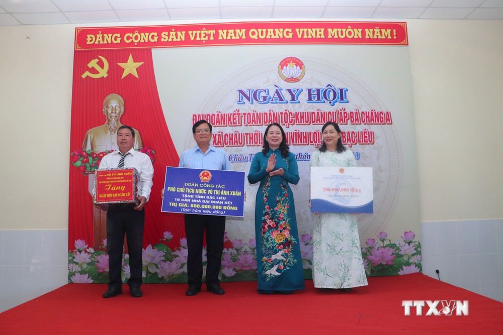 Phó Chủ tịch nước Võ Thị Ánh Xuân dự Ngày hội Đại đoàn kết toàn dân tộc tại ấp Bà Chăng A