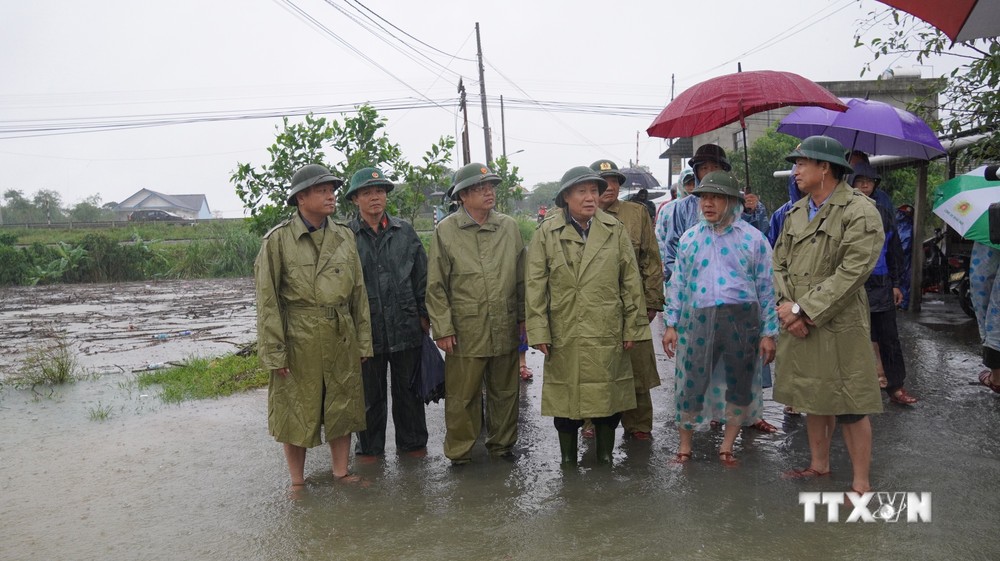 Thủ tướng Chính phủ chỉ đạo tập trung ứng phó, khắc phục hậu quả mưa lũ tại khu vực Trung Bộ