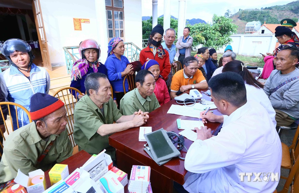 Chăm lo cho học sinh và nhân dân khu vực biên giới tỉnh Sơn La
