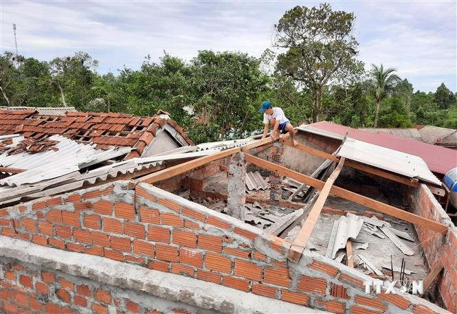 第五号台风对越南中部各地造成严重的人员和财产损失