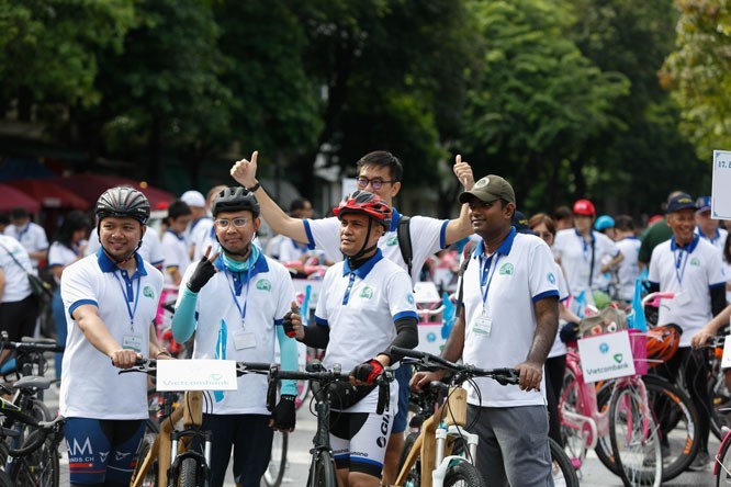 升龙-河内建都1010周年: 为了绿色河内的骑自行车友好活动吸引约400人参加