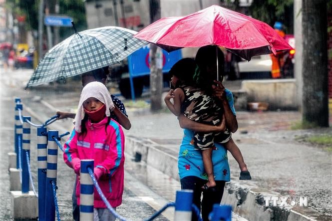 台风“莫拉菲”登陆 菲律宾  约9000人疏散