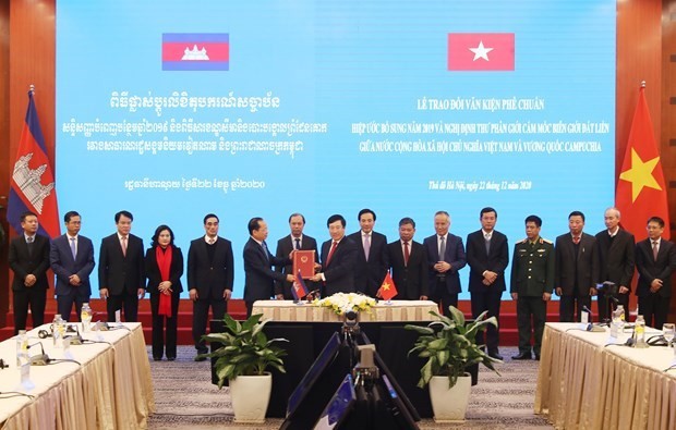 关于越南与柬埔寨陆地边界勘界立碑成果的两项法律文件正式生效