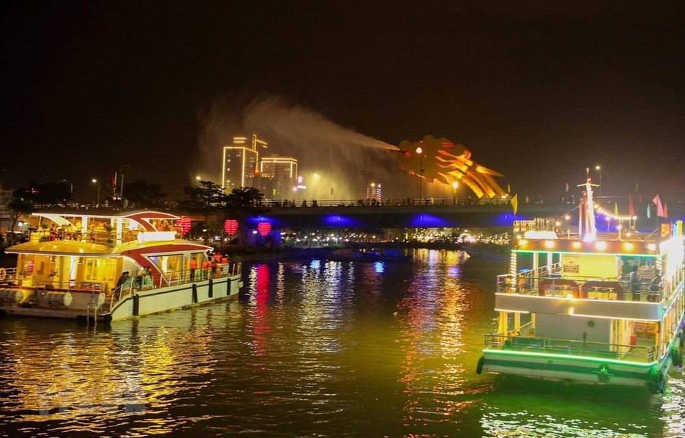 岘港市韩江夜游旅游线路重启 游客可以免费游览
