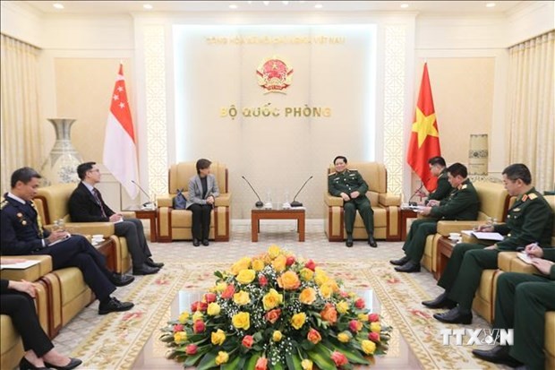 越南国防部长吴春历大将会见新加坡驻越大使