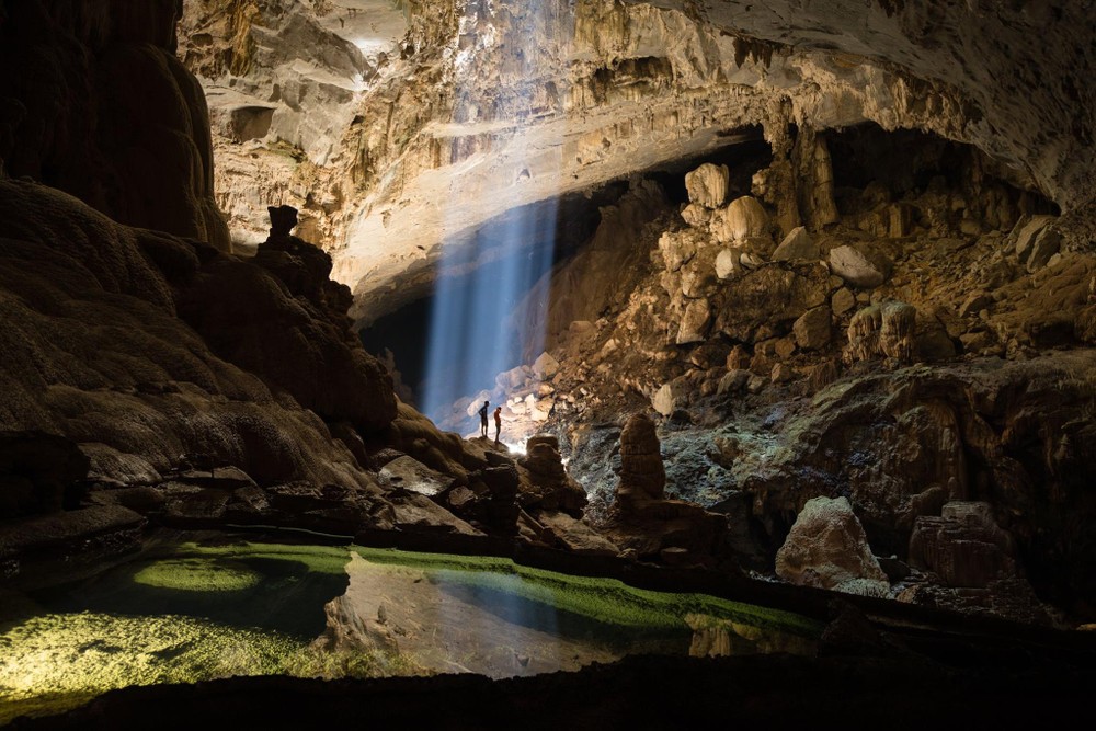 探索广平省宏伟壮观、丰富多样的钟乳石系统的天堂洞后段七公里