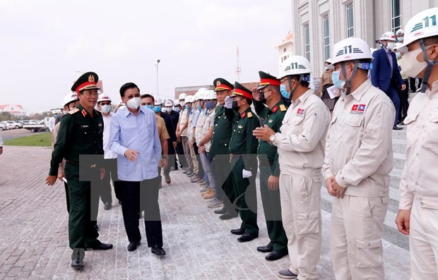老挝领导实地走访调研由越南援建的国会大厦工程建设进度
