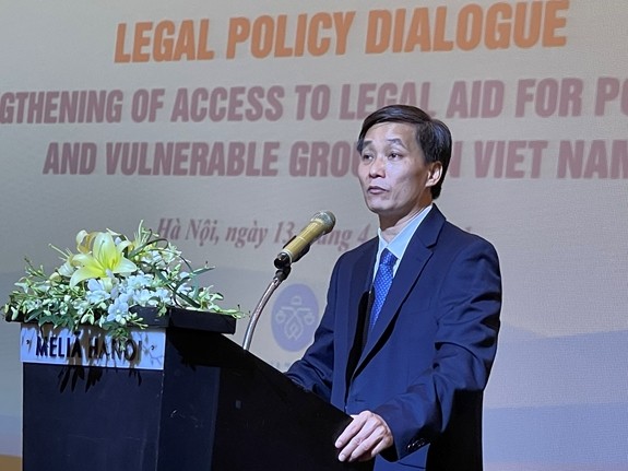 题为“加强对越南贫困人和弱势群体的法律援助”的讨论会在河内举行