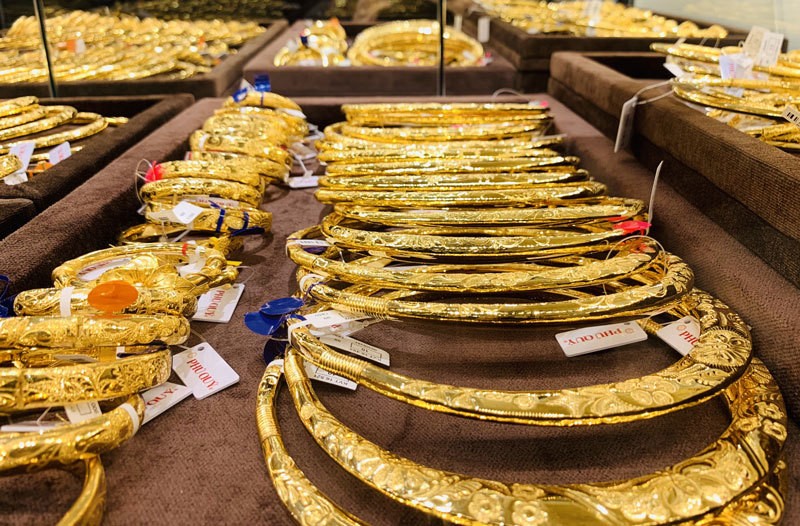 今日上午越南国内市场黄金价格每两在5600万越盾区间