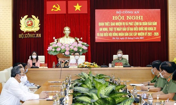 国会主席王廷惠出席公安力量确保选举日安全的出征仪式