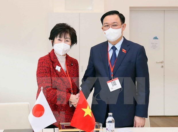 越南国会主席王廷惠会见日本参议院议长