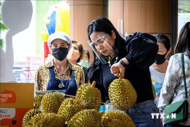 Sầu riêng được bày bán tại Bangkok, Thái Lan ngày 28/5/2020. Ảnh: AFP/ TTXVN