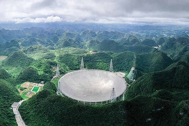 Kính viễn vọng vô tuyến hình cầu khẩu độ 500 mét (FAST). Ảnh : Tân Hoa Xã