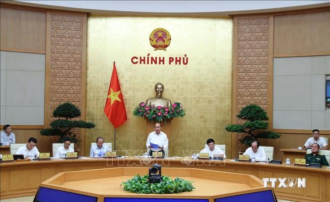 Thường trực Chính phủ họp trực tuyến với Hà Nội và Thành phố Hồ Chí Minh. Ảnh : Ảnh: Thống Nhất – TTXVN