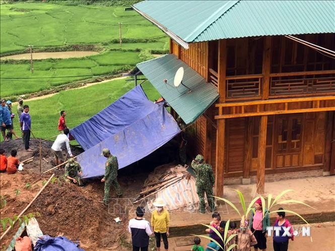 Một ngôi nhà của người dân ở xã Mường Lạn, huyện Sốp Cộp bị ảnh hưởng do mưa lũ. Ảnh: Hữu Quyết - TTXVN