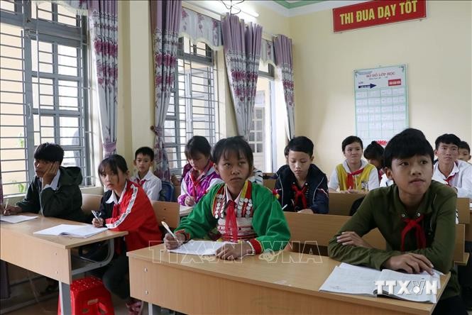 Học sinh dân tộc Mảng được đưa về học tại trường trung tâm thị trấn huyện Nậm Nhùn với cơ sở vật chất khang trang. Ảnh: Quý Trung - TTXVN