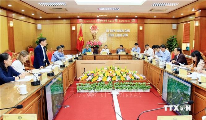 Quang cảnh buổi làm việc của lãnh đạo tỉnh Lạng Sơn với Ủy ban Dân tộc và đại diện ADB. Ảnh: Thái Thuần - TTXVN