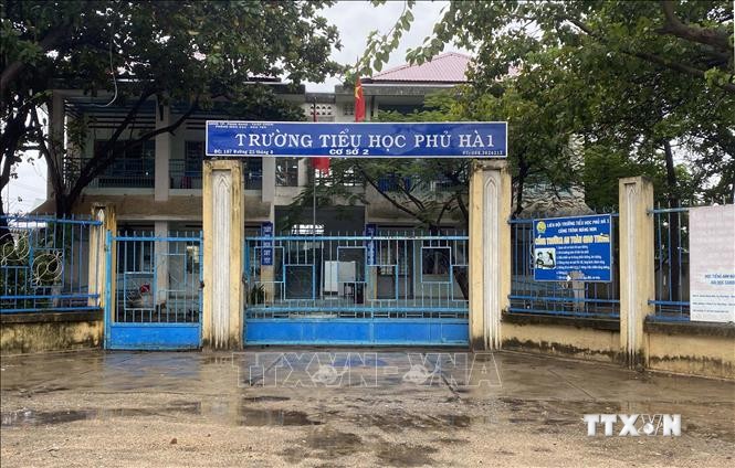 Tất cả trường học trên địa bàn tỉnh Ninh Thuận đã cho học sinh nghỉ học để tránh mưa lũ. Ảnh: Công Thử - TTXVN