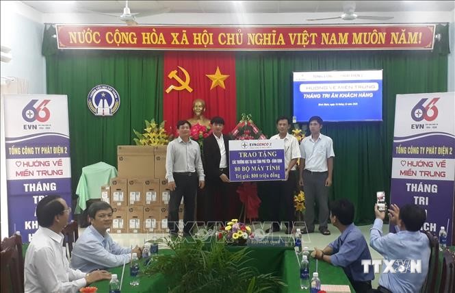 Trao tặng máy vi tính cho các trường học khó khăn tại Bình Định và Phú Yên