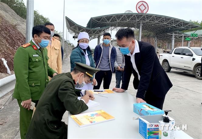 Dịch COVID-19: Quảng Ninh thực hiện giãn cách xã hội toàn bộ huyện Vân Đồn, phong tỏa tạm thời thị trấn Cái Rồng