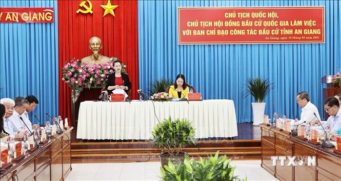 Chủ tịch Quốc hội Nguyễn Thị Kim Ngân phát biểu tại buổi làm việc. Ảnh: Trọng Đức - TTXVN
