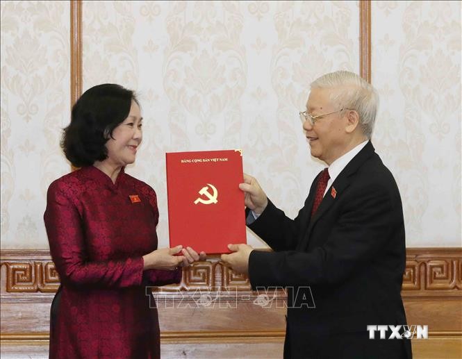 Tổng Bí thư Nguyễn Phú Trọng trao quyết định phân công Trưởng ban Tổ chức Trung ương và Trưởng ban Dân vận Trung ương