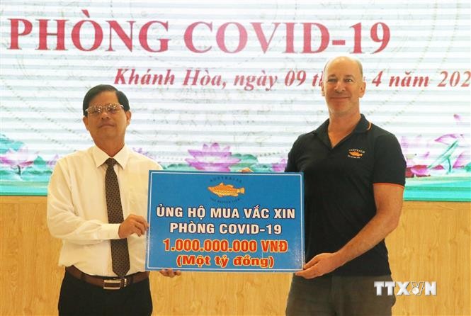 Khánh Hòa huy động kinh phí mua vaccine COVID-19 tiêm miễn phí cho người dân. Ảnh: Tiên Minh -TTXVN
