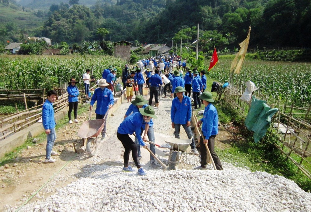 Đoàn viên thanh niên tích cực tham gia làm đường giao thông nông thôn tại huyện Nguyên Bình, Cao Bằng. Ảnh:nongthonmoi.caobang.gov.vn
