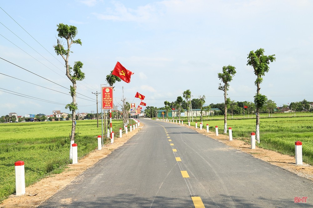 Hạ tầng giao thông nông thôn xã nông thôn mới Cẩm Thành (Cẩm Xuyên) được nâng cấp khang trang. Nguồn: baohatinh.vn
