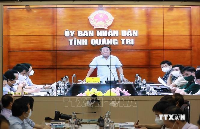Đầu cầu họp trực tuyến ứng phó với bão số 6 tại tỉnh Quảng Trị. Ảnh: Vũ Sinh - TTXVN
