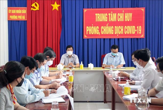 Ban Chỉ đạo phòng, chống dịch COVID-19 tỉnh Ninh Thuận làm việc với phường Phước Mỹ, thành phố Phan Rang – Tháp Chàm về công tác phòng, chống dịch COVID-19. Ảnh: Công Thử - TTXVN 

