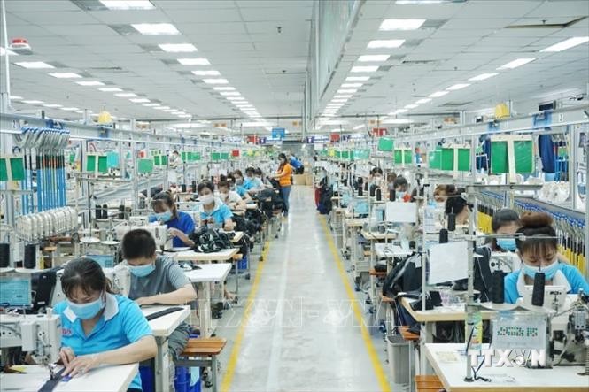 Hiện đã có gần 90% doanh nghiệp tại Bình Dương phục hồi lại sản xuất với hơn 500.000 lao động trở lại nhà máy làm việc. Ảnh: Chí Tưởng -TTXVN
