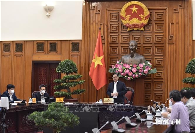 Thủ tướng Phạm Minh Chính chủ trì cuộc họp về thúc đẩy sản xuất vaccine. Ảnh: Dương Giang-TTXVN
