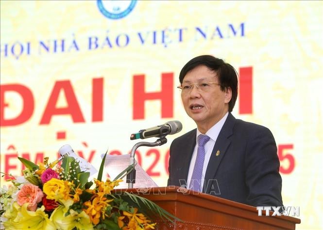 Ông Hồ Quang Lợi, Phó Chủ tịch Thường trực Hội Nhà báo Việt Nam báo cáo tóm tắt Đề án về phương án nhân sự nhiệm kỳ 2020-2025. Ảnh: Tuấn Đức - TTXVN
