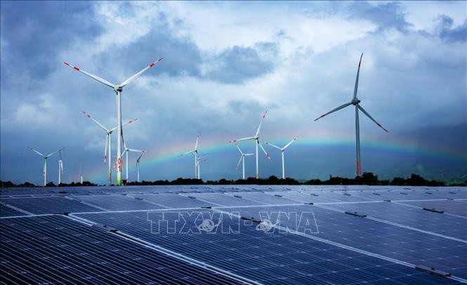 Tổ hợp điện năng lượng tái tạo của Tập đoàn Trung Nam đầu tư tại huyện Thuận Bắc (Ninh Thuận). Ảnh: Công Thử - TTXVN
