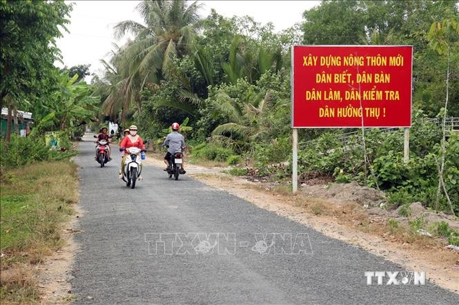 Đường giao thông nông thôn trên địa bàn xã Vĩnh Phước A, huyện Gò Quao đã được trải nhựa. Ảnh: Lê Huy Hải - TTXVN


